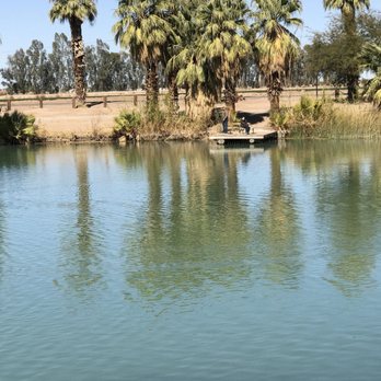 Sunbeam Lake - Docks with picnic table. - Lakes Near Me - Seeley, California
