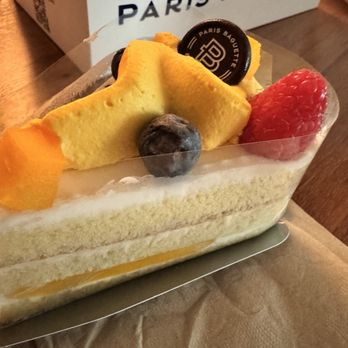 Paris Baguette - Mango cake - Bakeries Near Me - Chicago, Illinois Paris Baguette - Mango cake - Bakeries Near Me - Chicago, Illinois