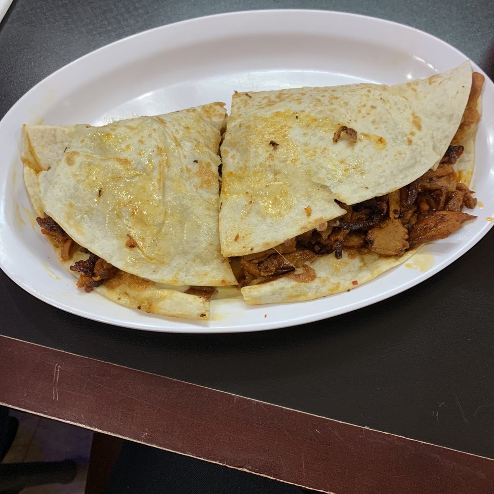 Mediana al pastor quesadilla Mediana al pastor quesadilla