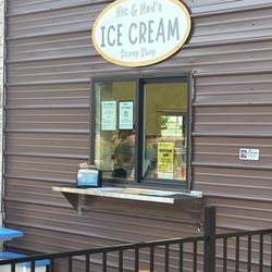 Courtyard at Canyon Creek - Ice cream spot