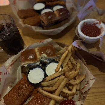 Chili's - Me and my friends food! Don't mind the salsa - Bars Near Me - Palmdale, California