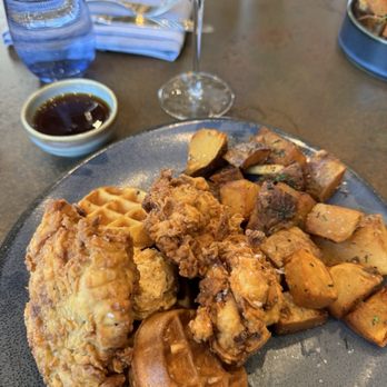Stationairy - New American Near Me - Nashville, Tennessee