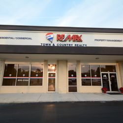 RE/MAX Town & Country Realty - Property Management Division