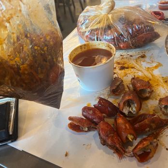 Cajun Crack'n - 11 crawfish we ate and they told us it was 2 pounds. The bag we holding is 1lbs - Seafood Near Me - Milpitas, California