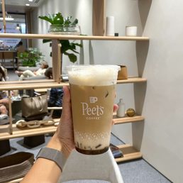 ig: @whatsviveating | brown sugar cold brew oat latte with jelly ig: @whatsviveating | brown sugar cold brew oat latte with jelly