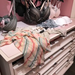 Victoria's Secret & PINK - I almost had a nervous breakdown, no one cares about this store. Even while I walked around taking these photos; no one was on around.