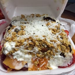 Medium bionico with cottage cheese with a little crema on top.