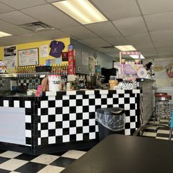 The Frosty Cow - Inside