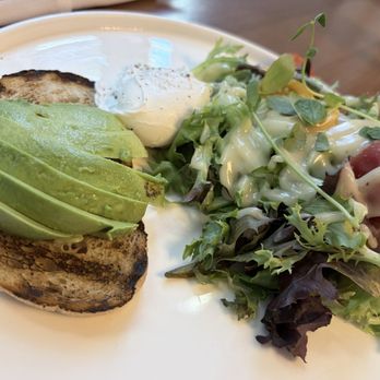 Gazette Restaurant - Avocado toast - Tapas/Small Plates Near Me - Montreal, Quebec