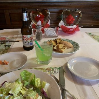 Finley's Bar & Grill - Salad and garlic bread - Bars Near Me - Manteca, California