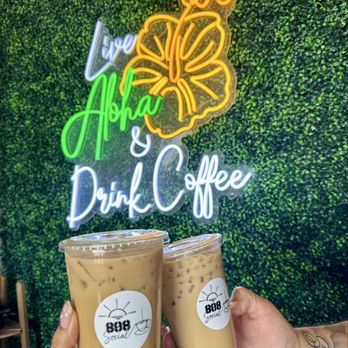 808 Social - Iced Caramel Macchiato Snickerdoodle Latte - Coffee & Tea Near Me - Peoria, Arizona