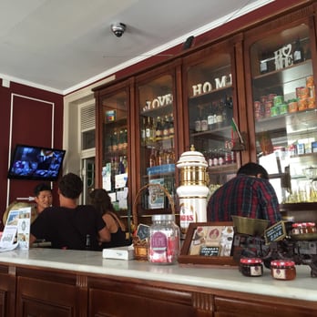 Home Lisbon Hostel - Bar and checkin with the sweetest people - Bed & Breakfast Near Me - Lisbon, 11