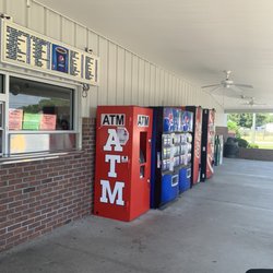 Little Rocket - Order here! Drinks from vending machine or on tap. Cash only, use ATM if needed $2.50 convenience fee