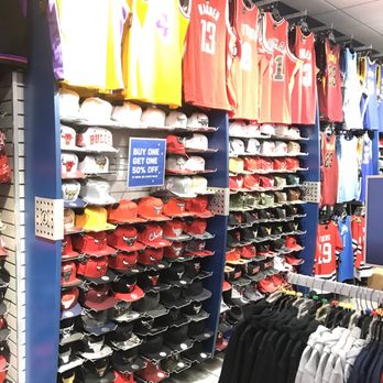 Lids - Hats Near Me - Chicago, Illinois