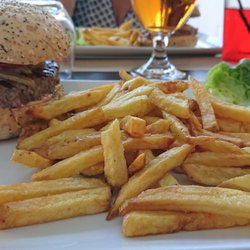 El Phare Ouest - Hamburger Rossini avec tranche de foie gras cuite à 16,50 €.