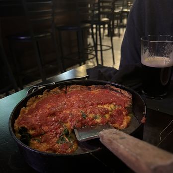 Pizzeria Uno - O'Hare Area - Spinach and Cheese Deep dish - Pizza Near Me - Schiller Park, Illinois