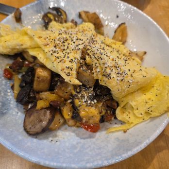 Maple Street Biscuit Company - Murfreesboro - Hash - Breakfast & Brunch Near Me - Murfreesboro, Tennessee