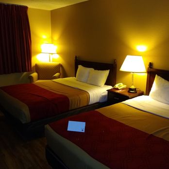 Econo Lodge - Dont let the pics fool you - Hotels Near Me - Albert Lea, Minnesota