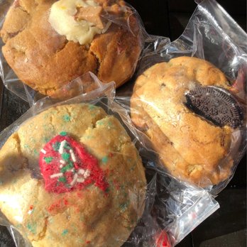 Bae's Baekery - Oreo, sugar, and maybe snickerdoodle type cookies?  Whatever you grab, promise you'll enjoy! - Desserts Near Me - Louisville, Kentucky