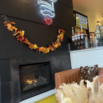 Puffy Cakes - Great cozy ambiance! - Desserts Near Me - Chicago, Illinois