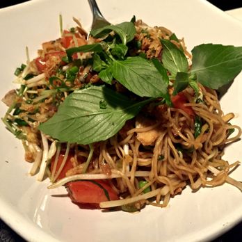 Starfish - Pad Thai (Rice Noodles + Egg + Green Onion + Carrot + Bean Sprouts + Cilantro + Tamarind + Peanuts) - Asian Fusion Near Me - Laguna Beach, California