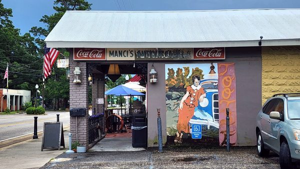 Manci's Antique Club by null