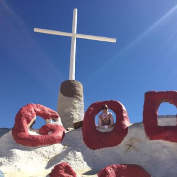 Ski Inn - Salvation Mountain! - American Near Me - Niland, California