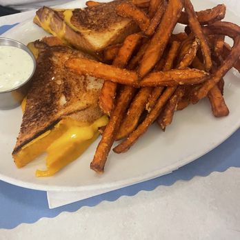 EJ's Luncheonette - Grilled Cheese Sandwich - Diners Near Me - New York, New York EJ's Luncheonette - Grilled Cheese Sandwich - Diners Near Me - New York, New York