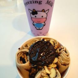 Freezing Milk - Coffee ice cream with almonds and oreo with chocolate syrup!  so good!