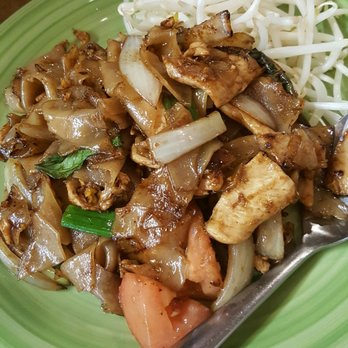 Chai Thai - Pad kee mao was robust in flavor but I'm the creamy sweet kind of girl... - Thai Near Me - Portland, Oregon