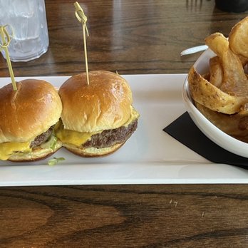 Cin Cin Burger BAR - This is the meal that I ordered - Burgers Near Me - Winston-Salem, North Carolina Cin Cin Burger BAR - This is the meal that I ordered - Burgers Near Me - Winston-Salem, North Carolina