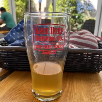 Knee Deep Brewing Company Tap Room - Cornhole and a fruity IPA - Breweries Near Me - Auburn, California