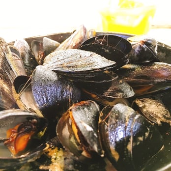 Casa Guinart - Steamed mussels - 7 euros - Tapas Bars Near Me - Barcelona, B