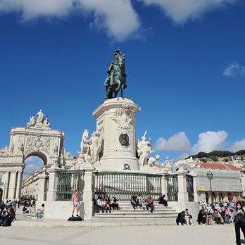 Praça do Comércio - Landmark statue - Landmarks & Historical Buildings Near Me - Lisbon, 11