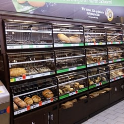 Netto Marken-Discount - Backautomat mit Backwarenregal