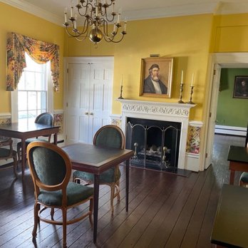 Ashford Inn - Where you eat continental breakfast - Bed & Breakfast Near Me - Clinton, North Carolina