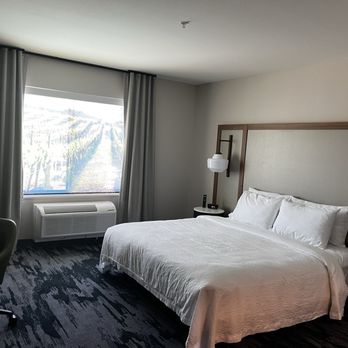 Fairfield by Marriott Inn & Suites - King size bed - Hotels Near Me - Newberg, Oregon Fairfield by Marriott Inn & Suites - King size bed - Hotels Near Me - Newberg, Oregon