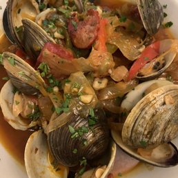 Ameijoas À Espanhola (Littlenecks in sauteed onions & tomato / garlic sauce) Fantastic!! Ameijoas À Espanhola (Littlenecks in sauteed onions & tomato / garlic sauce) Fantastic!!