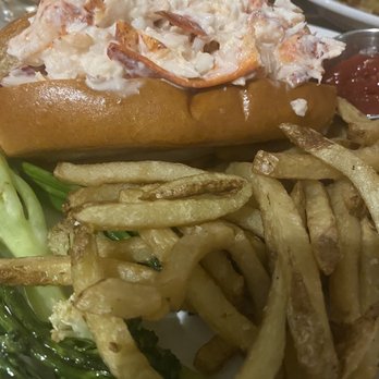 Cafe This Way - Lobstah' roll Maine style - New American Near Me - Bar Harbor, Maine Cafe This Way - Lobstah' roll Maine style - New American Near Me - Bar Harbor, Maine