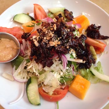 LBLE Lounge - Thai beef salad - New American Near Me - Honolulu, Hawaii