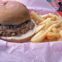 Pulled pork sandwich- tasted dry.
