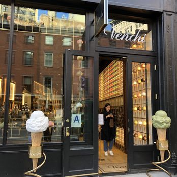 Venchi - Outside of the shop - Chocolatiers & Shops Near Me - New York, New York