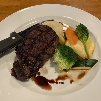 Davie Tavern - Filet mignon with garlic mashed potatoes and mixed vegetables. - New American Near Me - Bermuda Run, North Carolina Davie Tavern - Filet mignon with garlic mashed potatoes and mixed vegetables. - New American Near Me - Bermuda Run, North Carolina