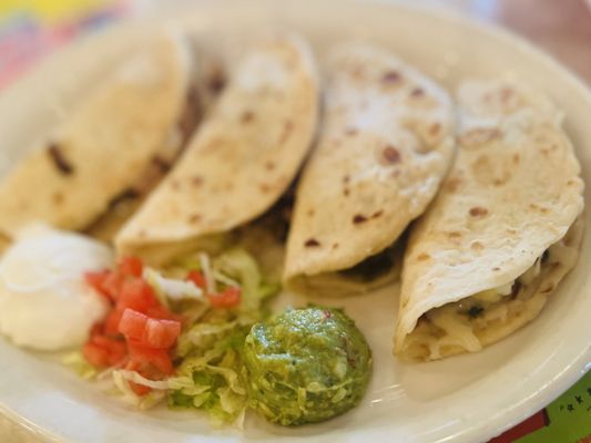 Chuy's by null