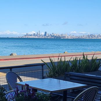Suzette - A view of San Francisco from outdoor bisto tables - Cafes Near Me - Sausalito, California Suzette - A view of San Francisco from outdoor bisto tables - Cafes Near Me - Sausalito, California