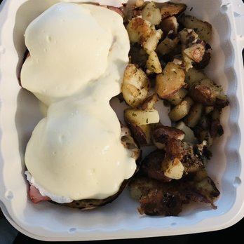 Egghead's Restaurant - Eggs Benedict - Breakfast & Brunch Near Me - Fort Bragg, California