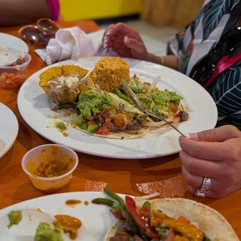 Cabo Cantina - Sports Bars Near Me - Cabo San Lucas, BCS