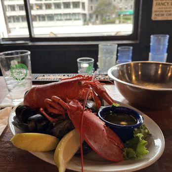 Boston Sail Loft - Single New England Lobster - Bars Near Me - Boston, Massachusetts