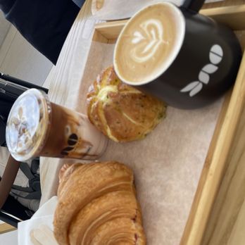 Dao Cafe - Strawberry crème croissant, lattes, garlic bun - Cafes Near Me - Ottawa, Ontario