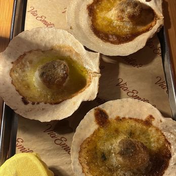Via Emilia 9 - 3 undercooked scallops costing over $30 - never even disclosed how many come per portion. Leading 2 people to split 3 scallops lol - Italian Near Me - Miami Beach, Florida